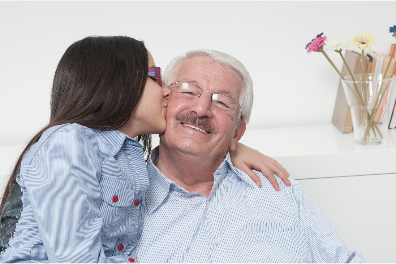 ¿Por qué los abuelos son más cariñosos y pacientes con los nietos que con los hijos?