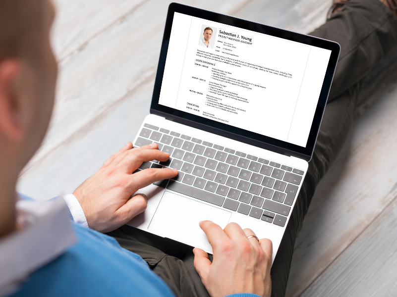 Cómo actualizar tu currículum a los 50 para conseguir el trabajo de tus sueños