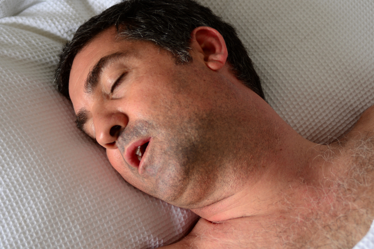 ¿Roncar al dormir es malo?