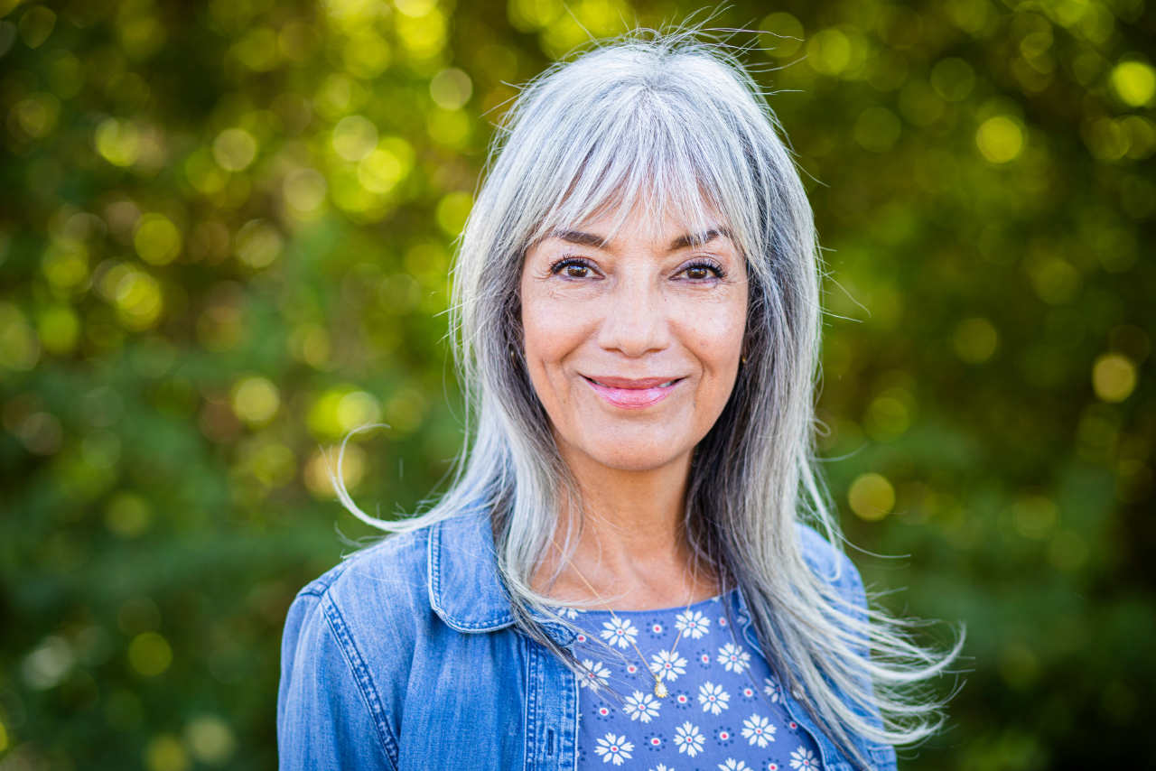 Cortes de cabello para lucir las canas con elegancia y seguridad