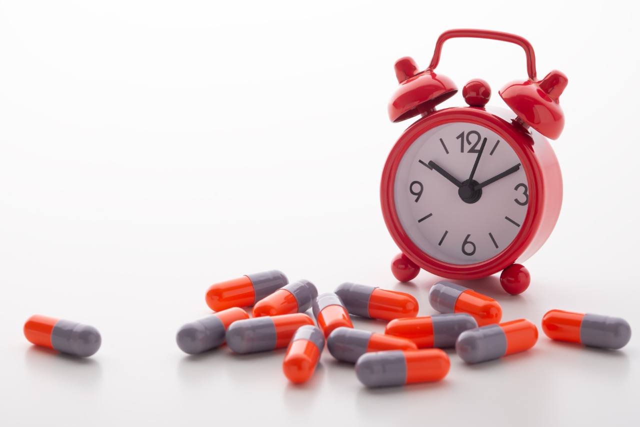 Cómo ajustar los medicamentos si cambio de horario por viaje