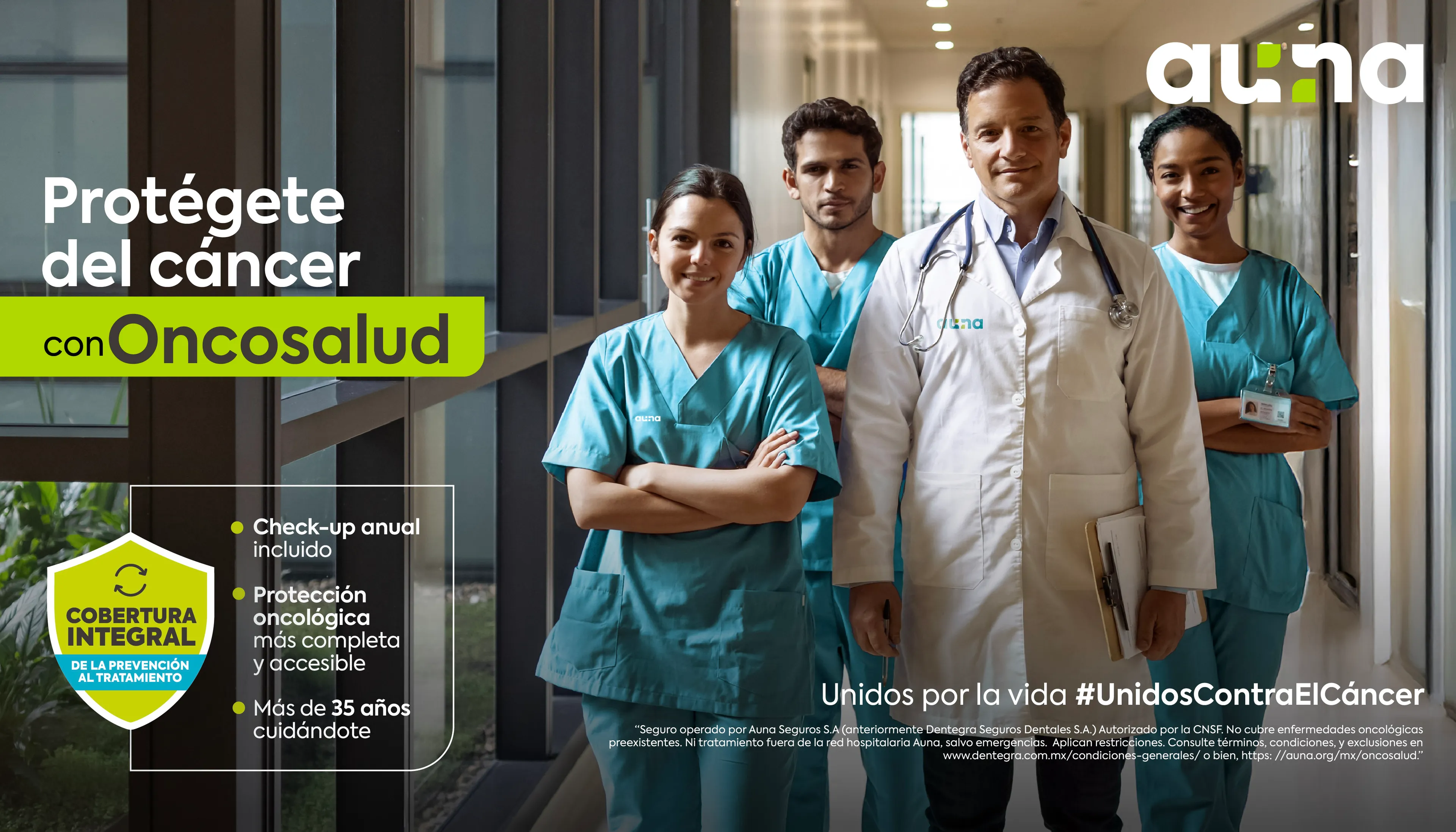 Equipo médico de Auna Oncosalud conformado por médicos y personal de salud, posando con uniforme clínico en un entorno hospitalario, representando atención oncológica especializada y profesional.