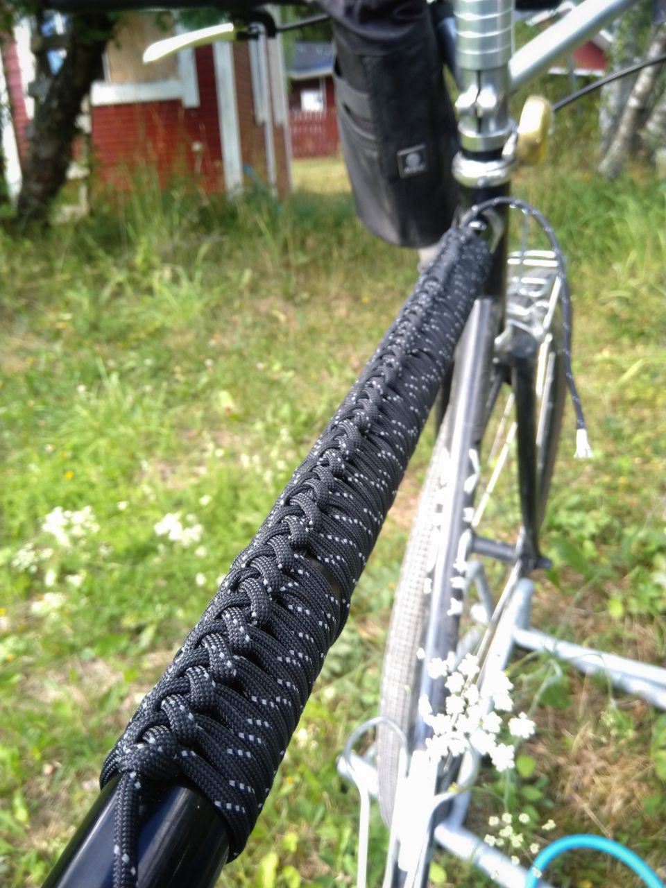 Experimenting with Paracord Top Tube Protection