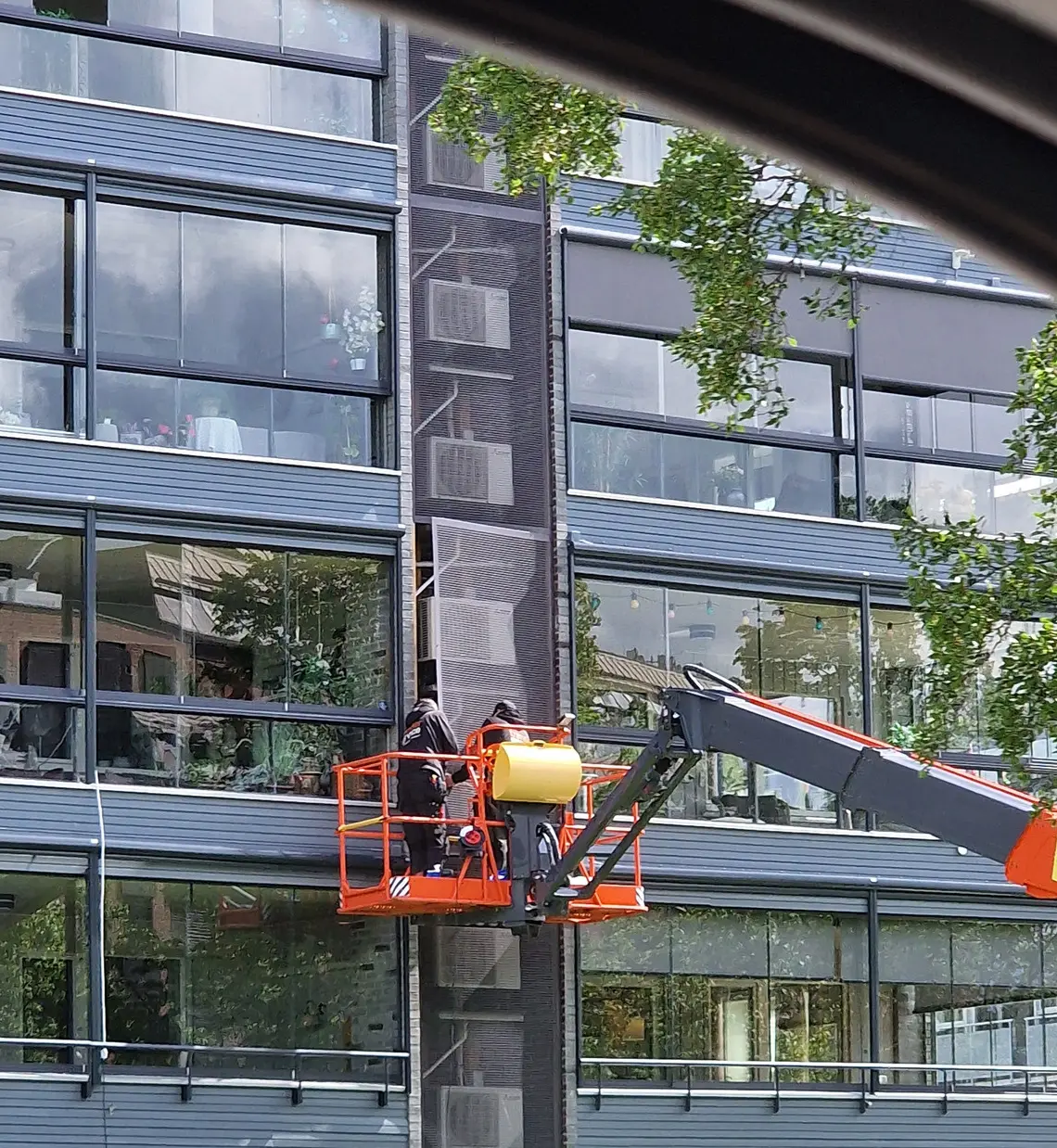 Varmepumpe montert i en leilighet i et borettslag