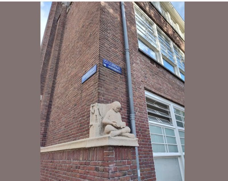 Over drie jaar is het 100 jaar geleden dat de eerste gebouwen aan de Geulstraat gebouwd werden. 