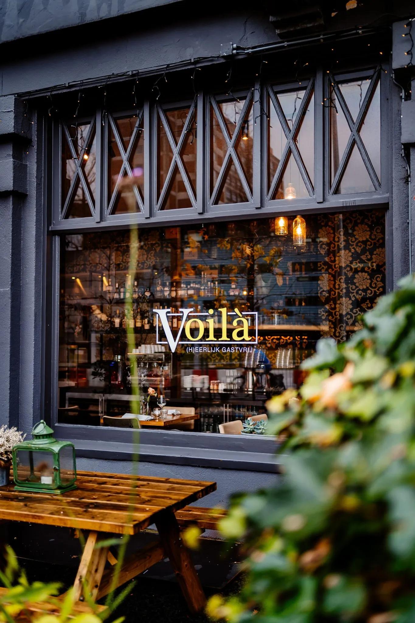 De gevel van zusterrestaurant Voilà in Groningen