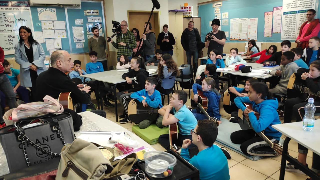 Broza speaking to a class as part of the One Million Guitars project. (Courtesy David Broza)