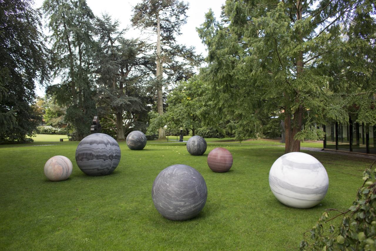 Installation view of “Pars pro Toto” (2018) by Kwade at the Louisiana Museum of Modern Art, Humlebaek, Denmark. (Photo: Kim Hansen and Louisiana Museum of Modern Art. Courtesy Alicja Kwade and König Galerie)