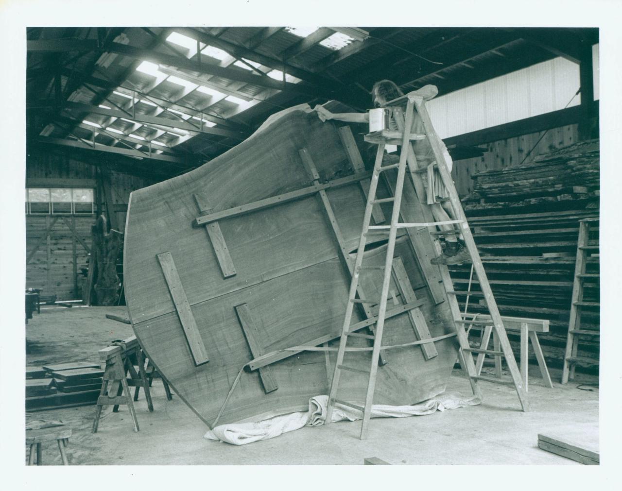 The construction of a peace table at the George Nakashima Woodworkers studio. (Courtesy Nakashima Foundation for Peace © Ezra Stoller / Esto)