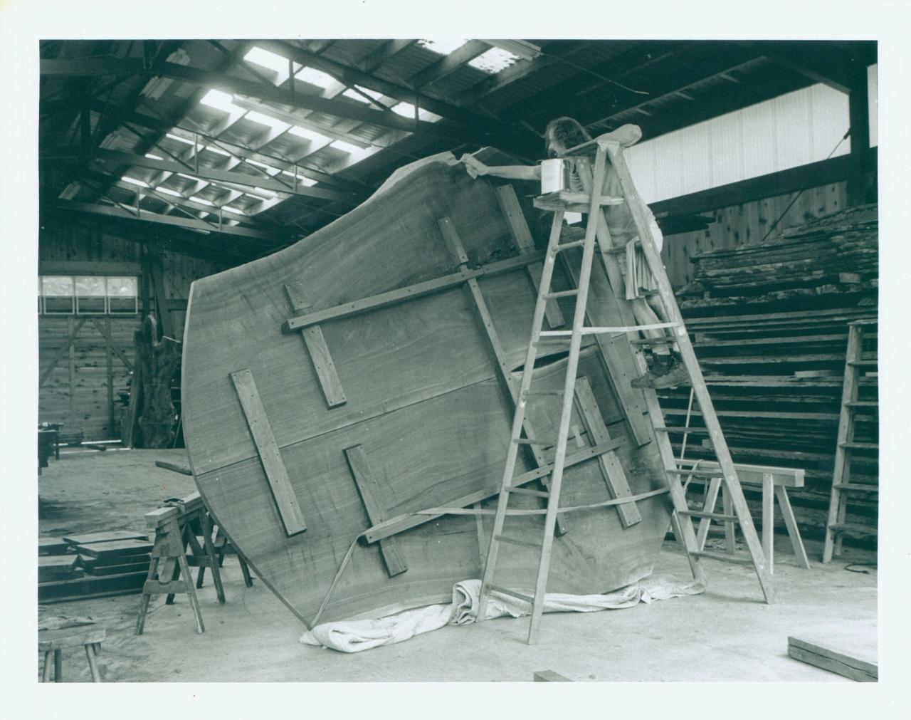 The construction of a peace table at the George Nakashima Woodworkers studio. (Courtesy Nakashima Foundation for Peace © Ezra Stoller / Esto)