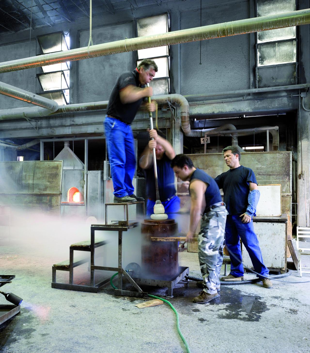 A Venini craftsperson blowing a Vase 2 (2009) in Murano, Italy. (Photo: Lee Mawdsley)