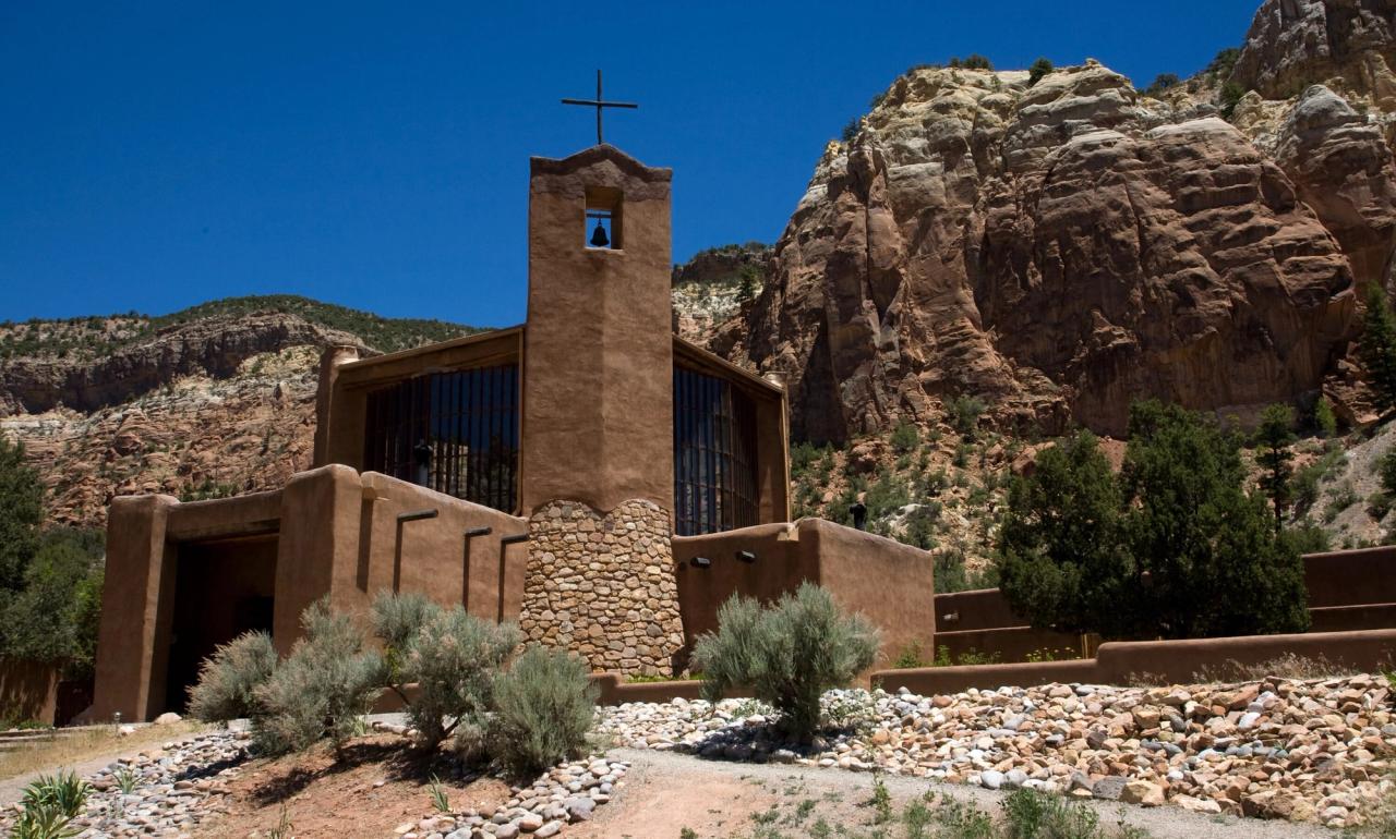 Exterior view of Monastery of Christ in the Desert in Abiquiu, New Mexico, designed by George Nakashima in 1964. (Courtesy George Nakashima Woodworkers)