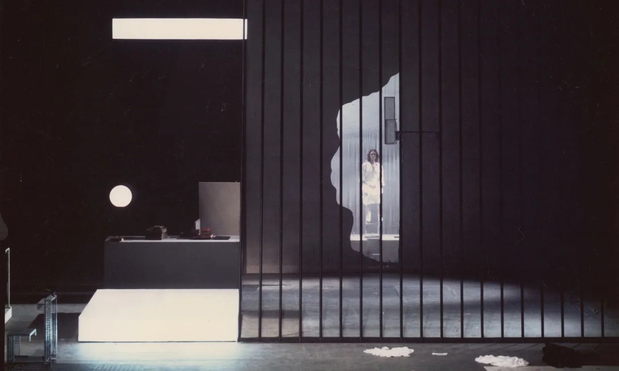 A view of Einstein on the Beach (1976) at the Metropolitan Opera in New York the year it premiered. (Copyright Byrd Hoffman Foundation)