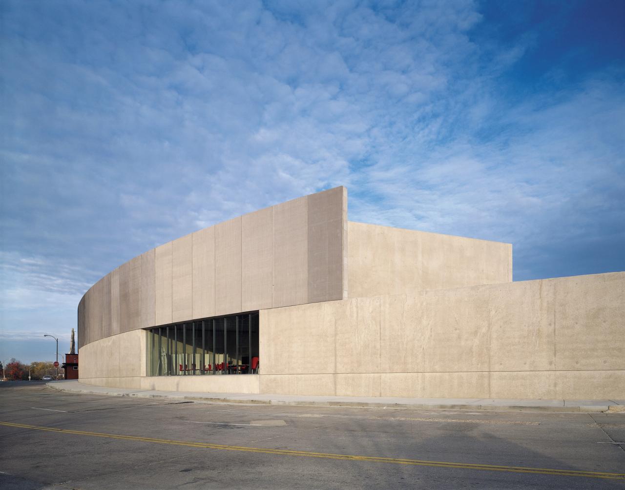 The exterior of the Contemporary Art Museum St. Louis, designed by Allied Works (2003). (Photo: Hélène Binet. Courtesy Allied Works)