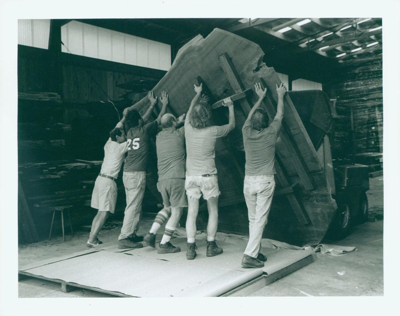 The construction of a peace table at the George Nakashima Woodworkers studio. (Courtesy Nakashima Foundation for Peace © Ezra Stoller / Esto)