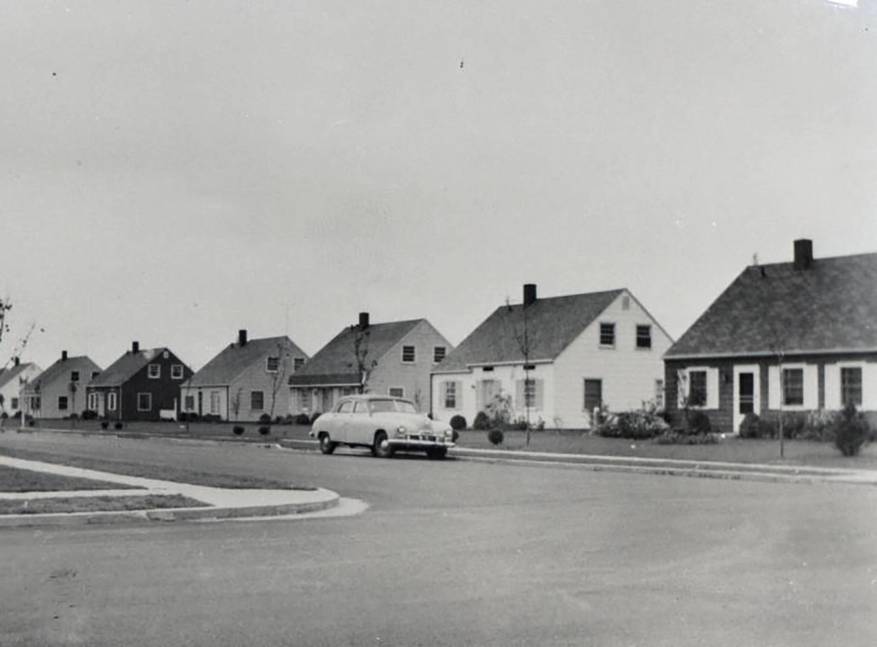 A T-intersection in Levittown, New York, in the 1950s. (Courtesy Levittown History Collection)