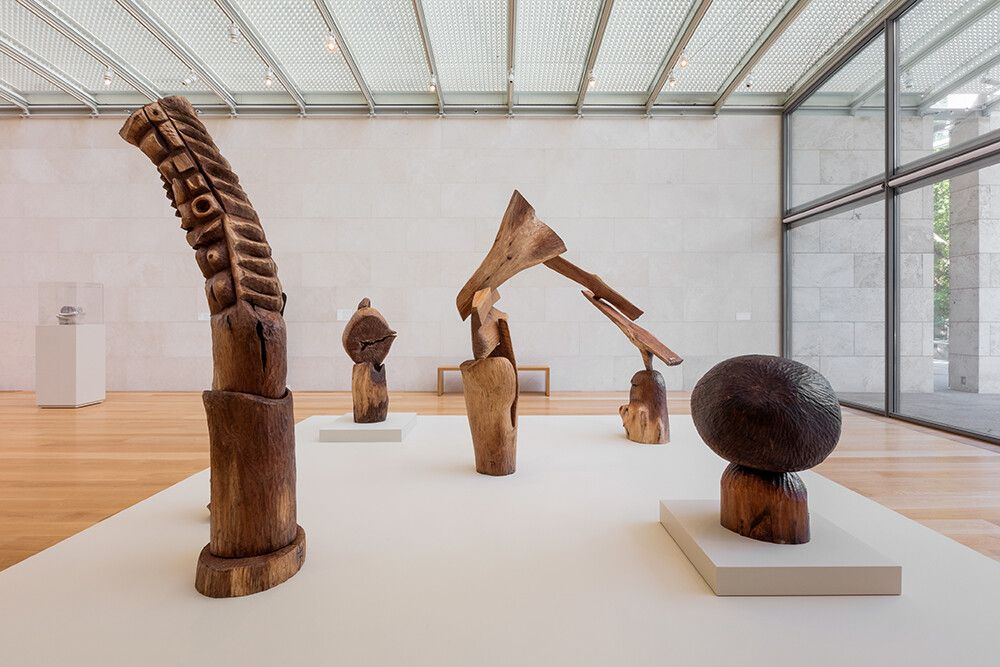 Installation view of “Thaddeus Mosley: Forest” (2023) at the Nasher Sculpture Center in Dallas. (Courtesy the artist and Karma gallery)