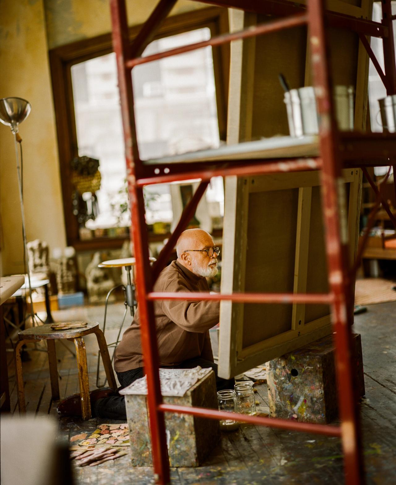 Clemente in his studio at work on a painting for Clemente Bar. (Photo: Ye Fan. Courtesy Francesco Clemente)