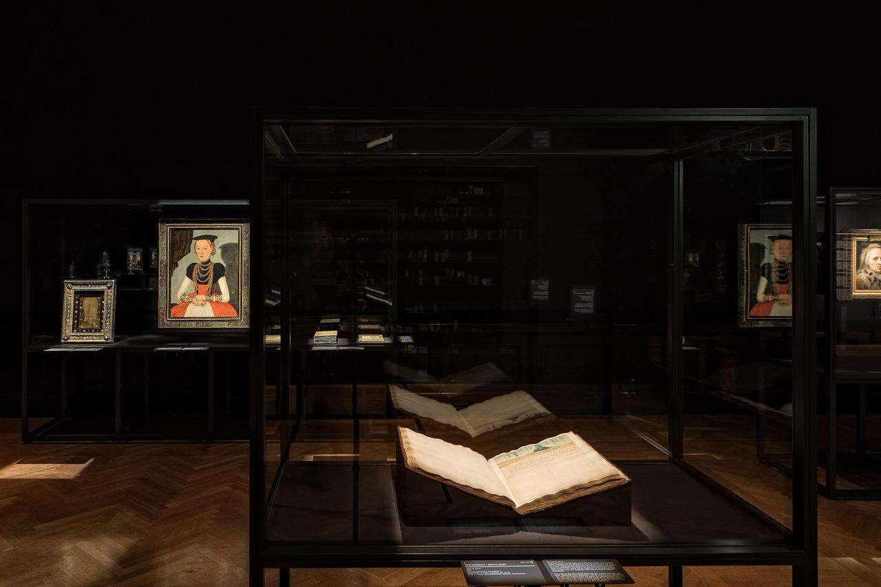 Installation view of de Waal’s “During the Night” (2016) exhibition at the Kunsthistorisches Museum in Vienna. (© KHM-Museumsverband)