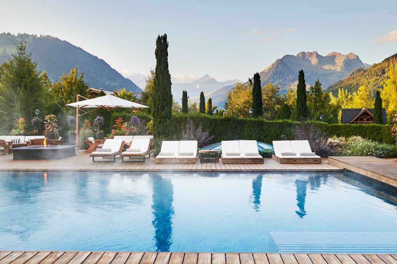 The pool at The Alpina Gstaad. (©The Alpina Gstaad)