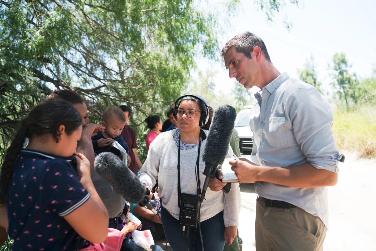 Shapiro conducting an interview at the U.S.-Mexico border in 2018. (Courtesy Ari Shapiro)