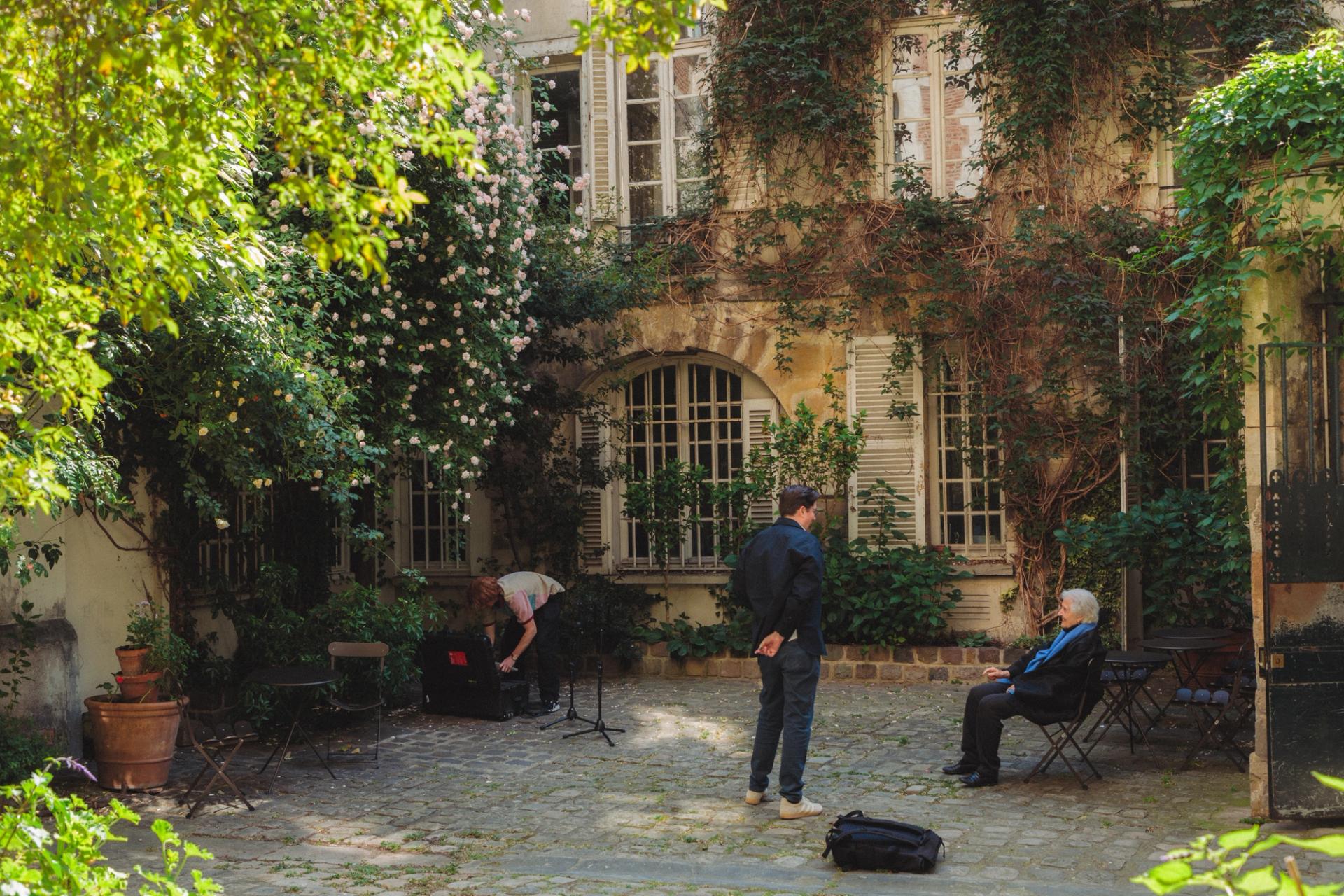 Spencer Bailey greets Hicks inside a courtyard of the historic Cour de Rohan in Paris. (Photo: Agathe Karsenti for The Slowdown)