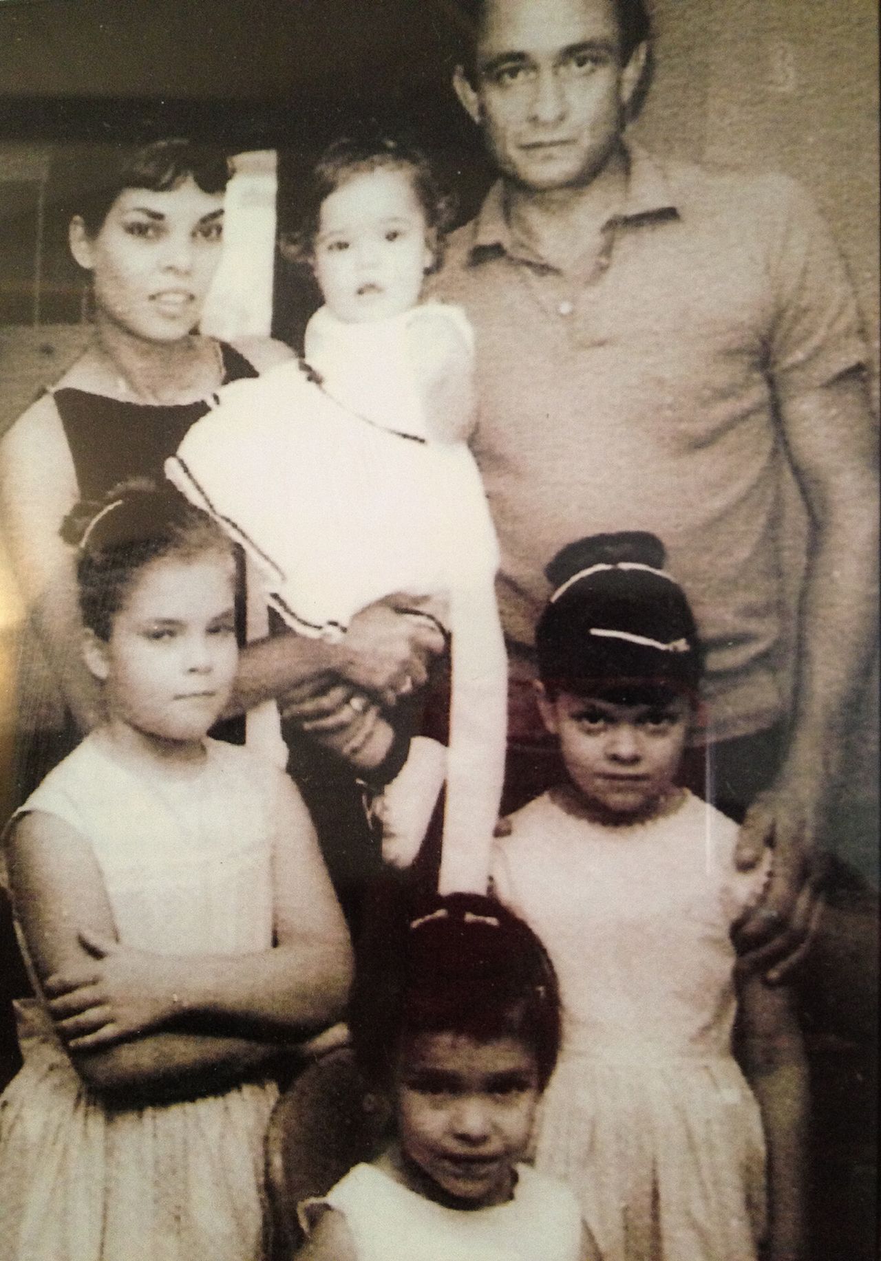 Johnny Cash with his first wife and four daughters