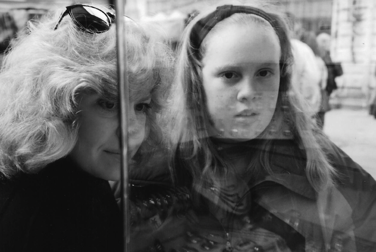 Jong-Fast as a child with her mother, Erica. (Courtesy Molly Jong-Fast)