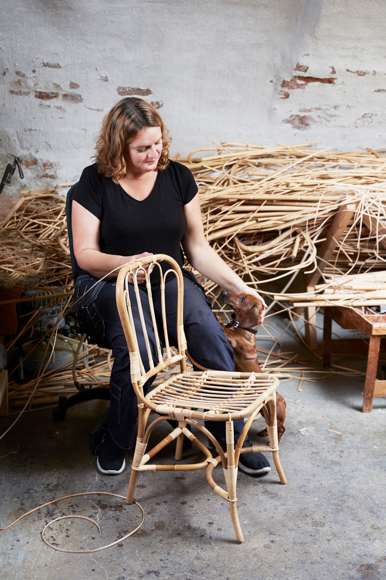 Erica Larsson of Larsson Korgmakare crafting a wicker chair. (Courtesy Larsson Korgmakare)