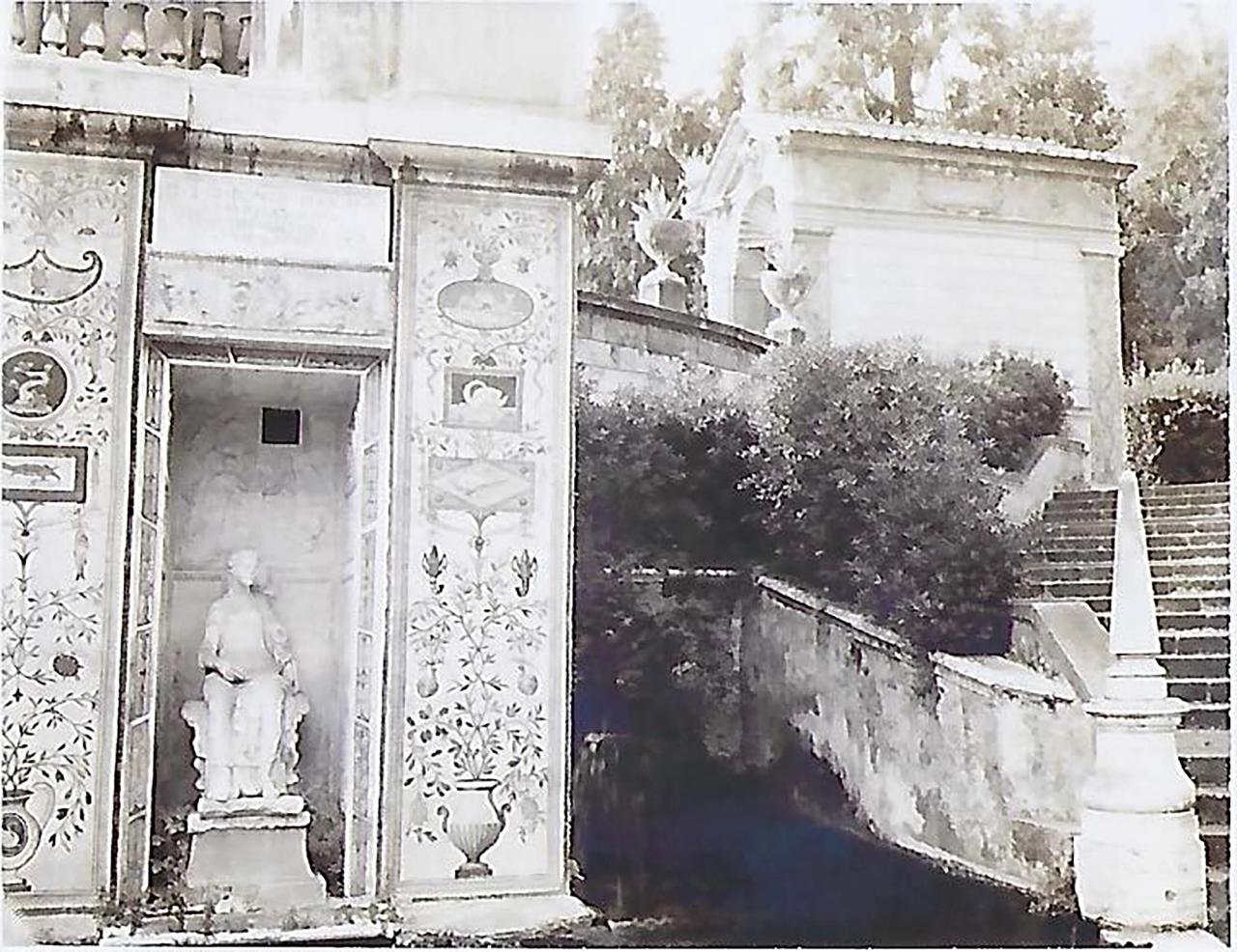 Image from Needleman’s tour of Italian Renaissance gardens in 1996. (Courtesy Deborah Needleman)