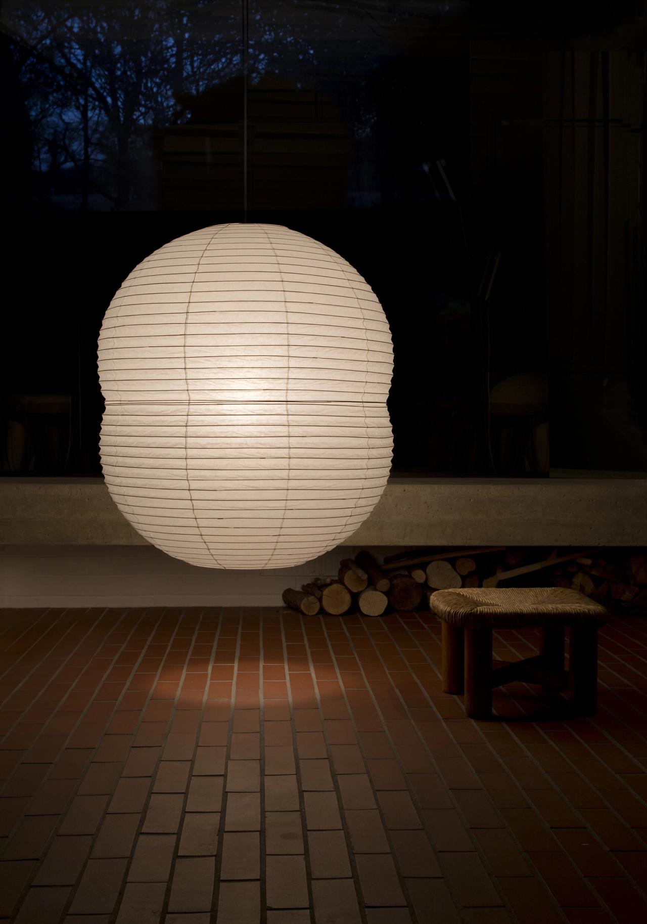 Hotaru Double Bubble lamp (2015) for Ozeki & Co. (Photo: Barber Osgerby Studio)