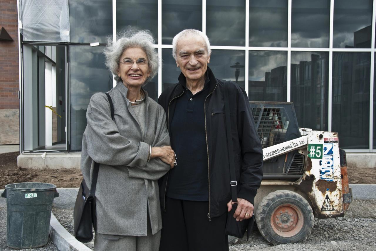 Lella and Massimo Vignelli in 2010 in front of the Vignelli Center for Design Studies at the Rochester Institute of Technology. (Courtesy Wikimedia Commons)