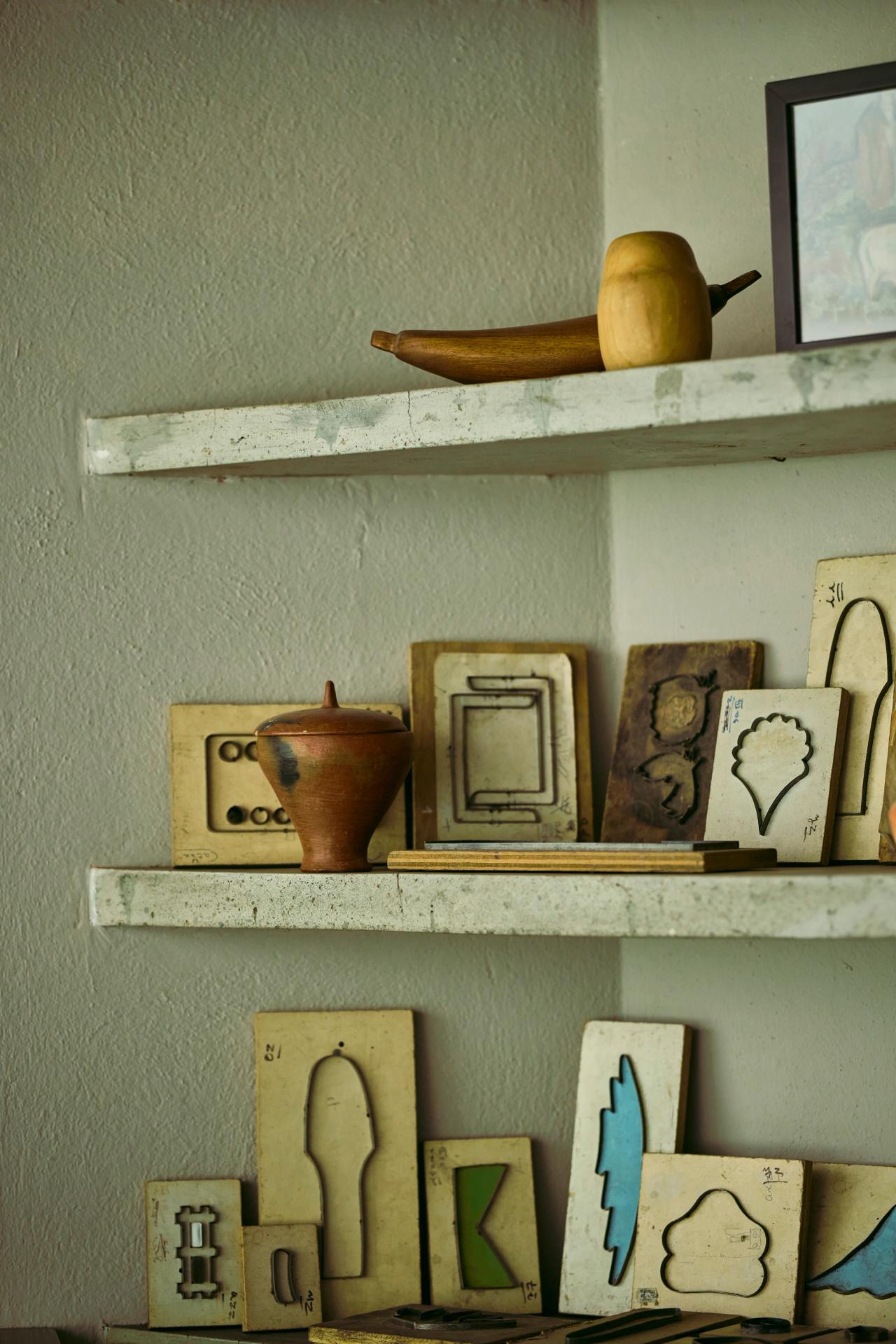 A shelf inside Allen’s family home in Mexico City. (Photo: Pepe Molina for The Slowdown)