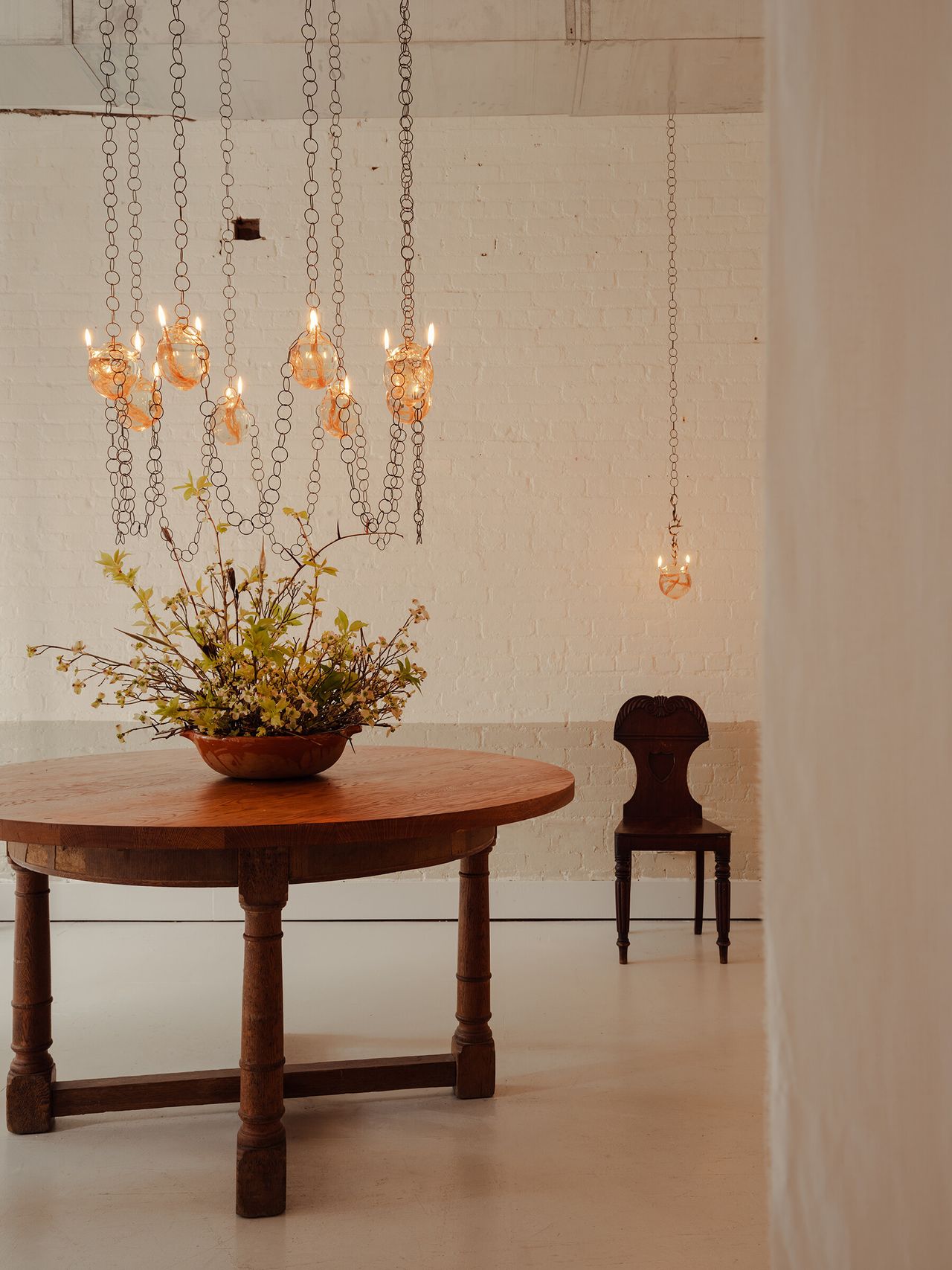 View of the exhibition “Lindsey Adelman: A Realm of Light” (2024) at TIWA Gallery in New York. (Courtesy TIWA Gallery)