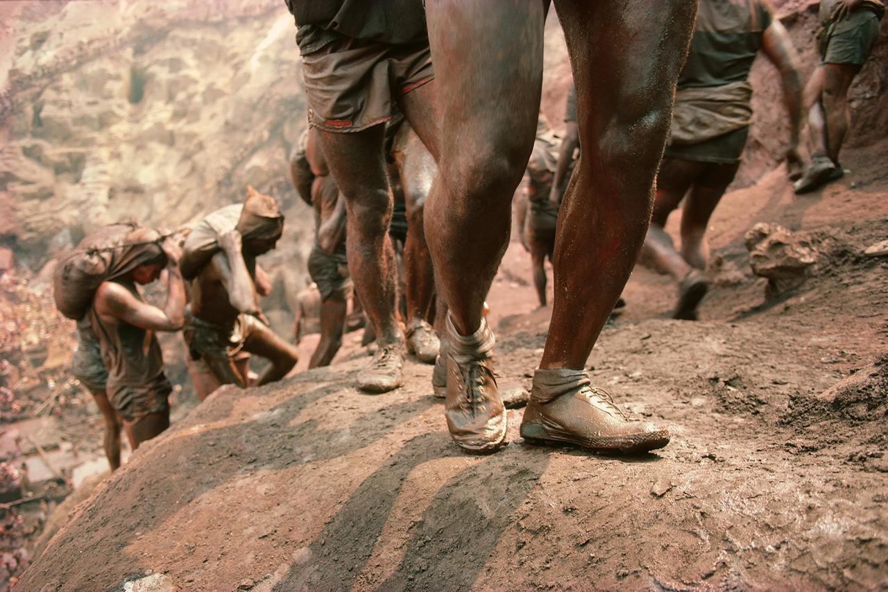 An image from Jaar’s series “Gold in the Morning” (1986). (© Alfredo Jaar, Courtesy Galerie Lelong & Co. and the artist, New York)