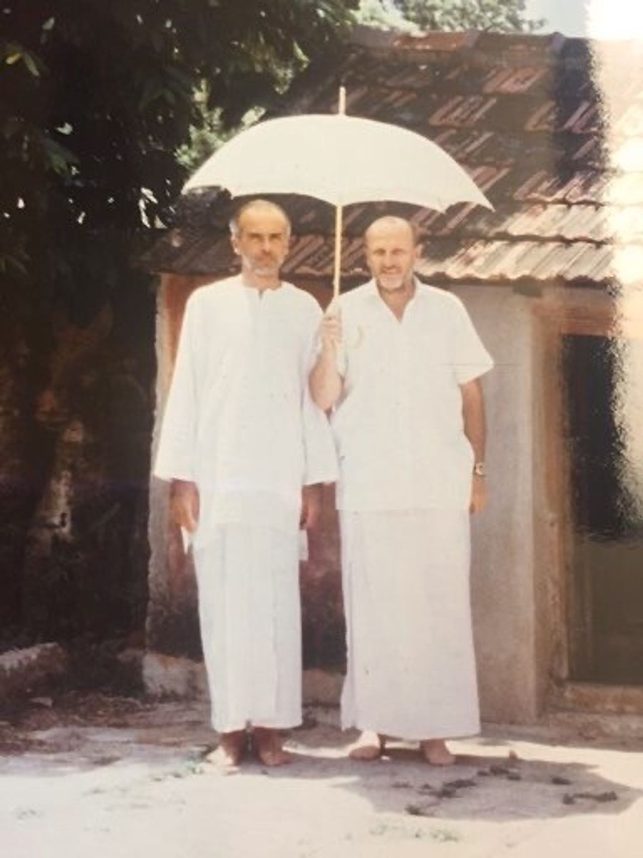 Clemente with the art dealer Bruno Bischofberger in Thanjavur, India. (Courtesy Francesco Clemente)