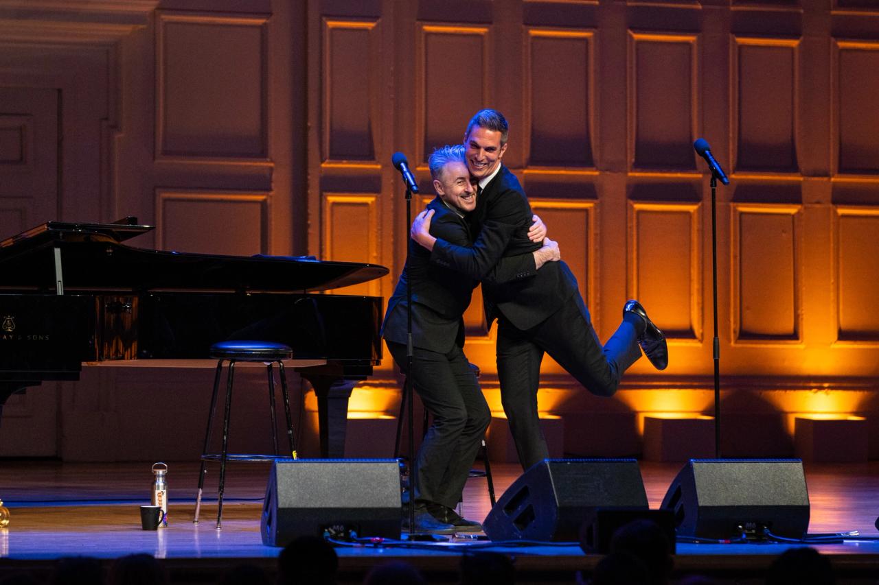Cumming (left) and Shapiro performing in Och and Oy. (Photo: Emilio Madrid)