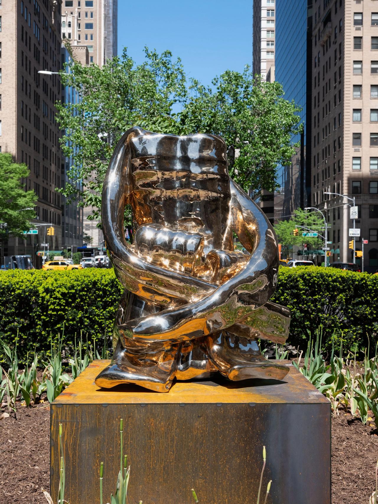 Allen’s “Not Yet Titled” (2025) installed on Park Avenue. (Photographer: Charlie Rubin)