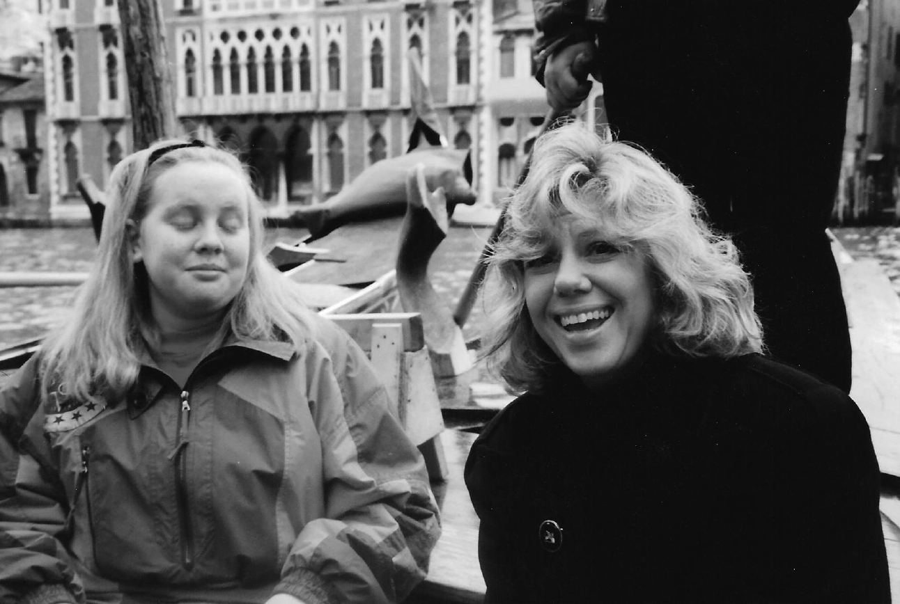 Jong-Fast as a child with her mother, Erica. (Courtesy Molly Jong-Fast)