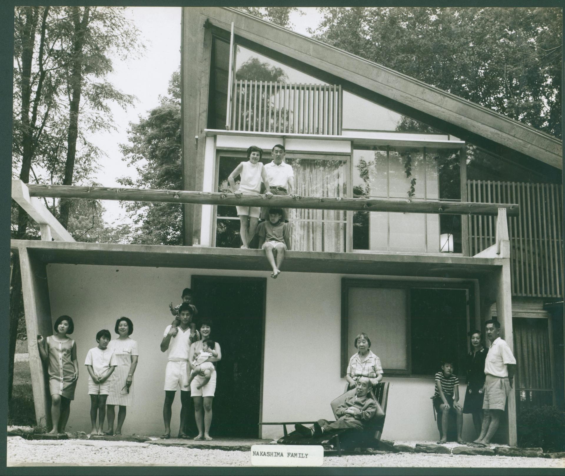 The Nakashima family in front of the Arts Building on the George Nakashima Woodworkers complex. (Courtesy Nakashima Foundation for Peace © Ezra Stoller / Esto)