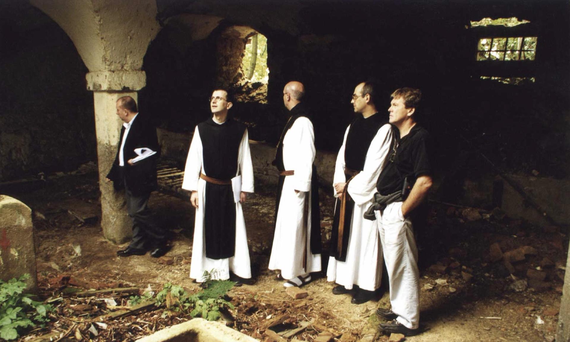 Pawson (far right) with monks at the Abbey of Our Lady of Nový Dvůr in Bohemia, Czech Republic, in 2004. (Photo: William Hall. Courtesy John Pawson)