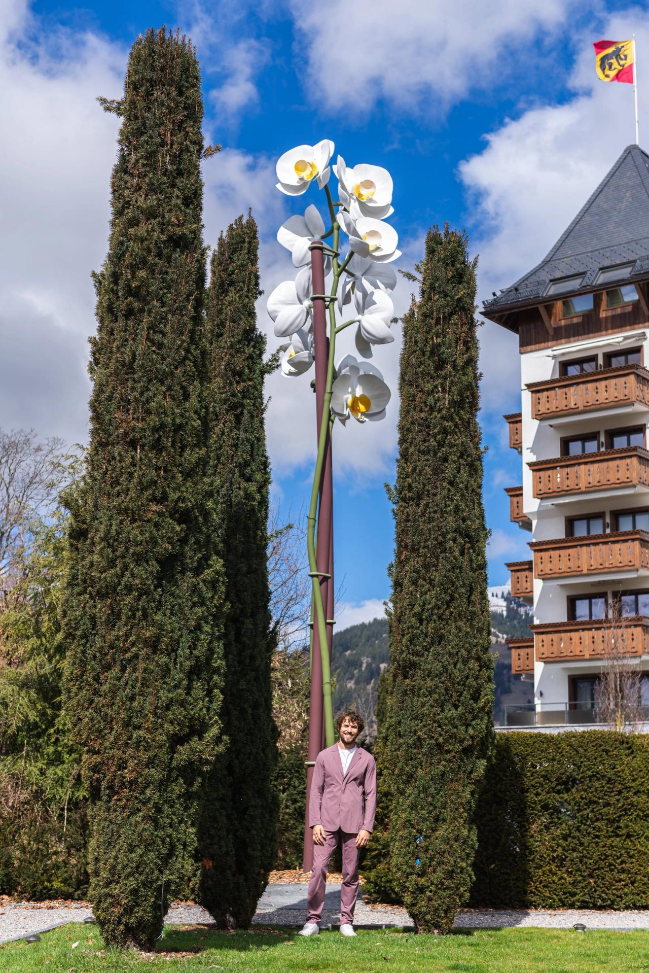 Mimran in front of an Isa Genzken sculpture on the grounds of The Alpina Gstaad in 2023. (Courtesy to.org)
