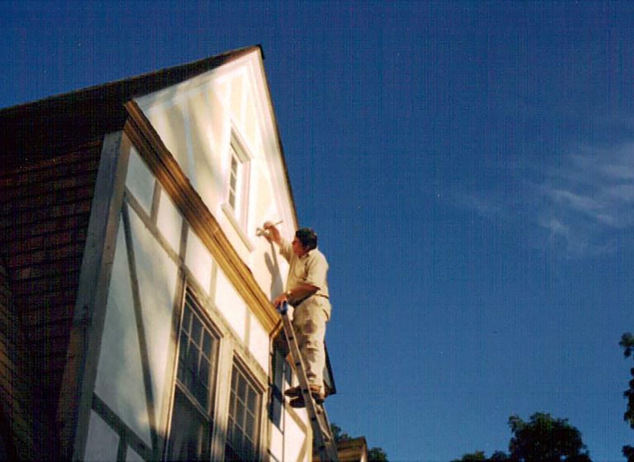 Murphy’s father restoring the family’s home in Poughkeepsie, New York. (Courtesy Michael Murphy)