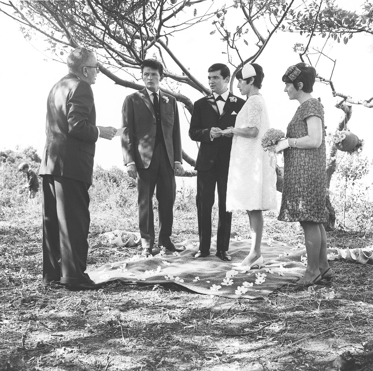 Pépin and Gloria on their wedding day in Sept. 1966, at Craig Claiborne’s Long Island home. (Courtesy Jacques Pépin)