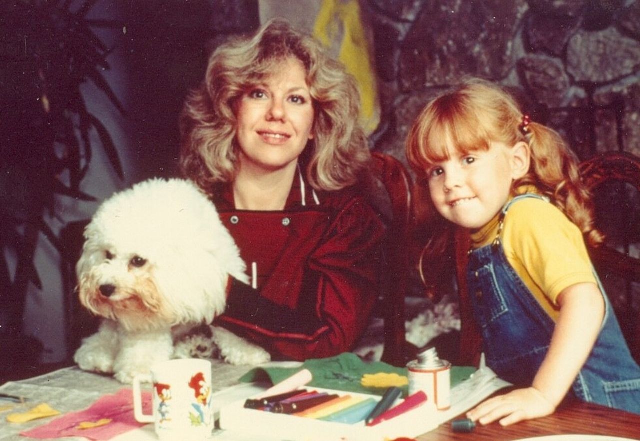 Jong-Fast as a child with her mother. (Courtesy Molly Jong-Fast)