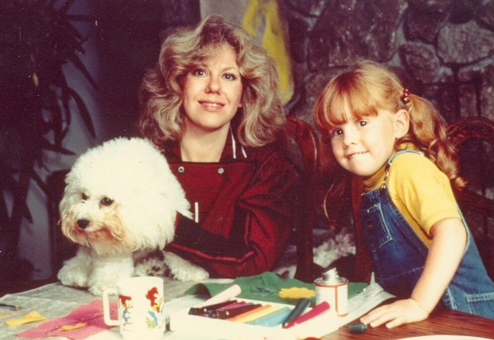 Jong-Fast as a child with her mother. (Courtesy Molly Jong-Fast)