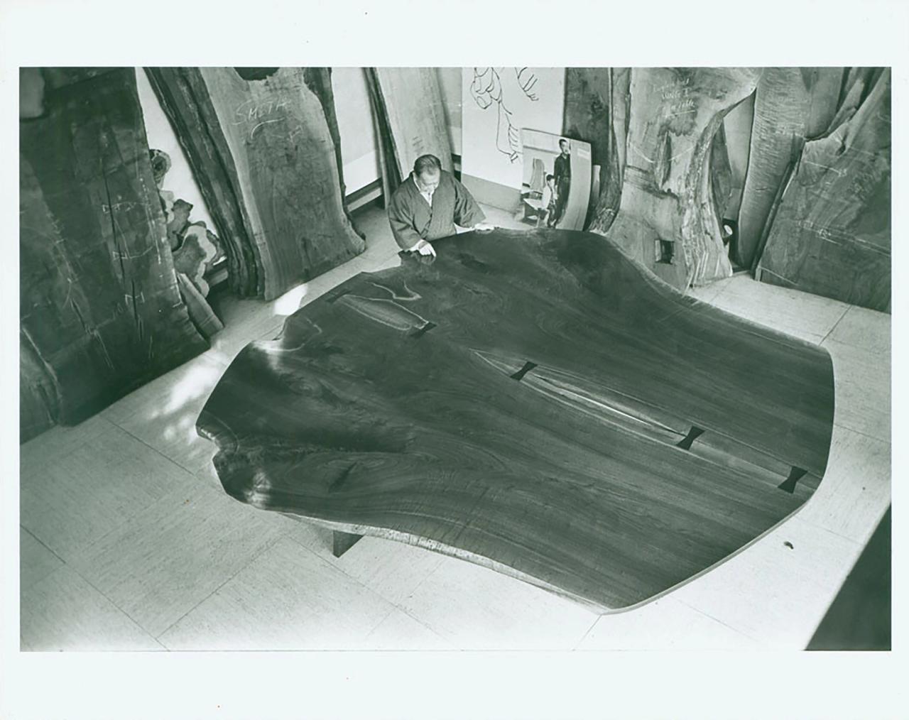 The construction of a peace table at the George Nakashima Woodworkers studio. (Courtesy Nakashima Foundation for Peace © Ezra Stoller / Esto)