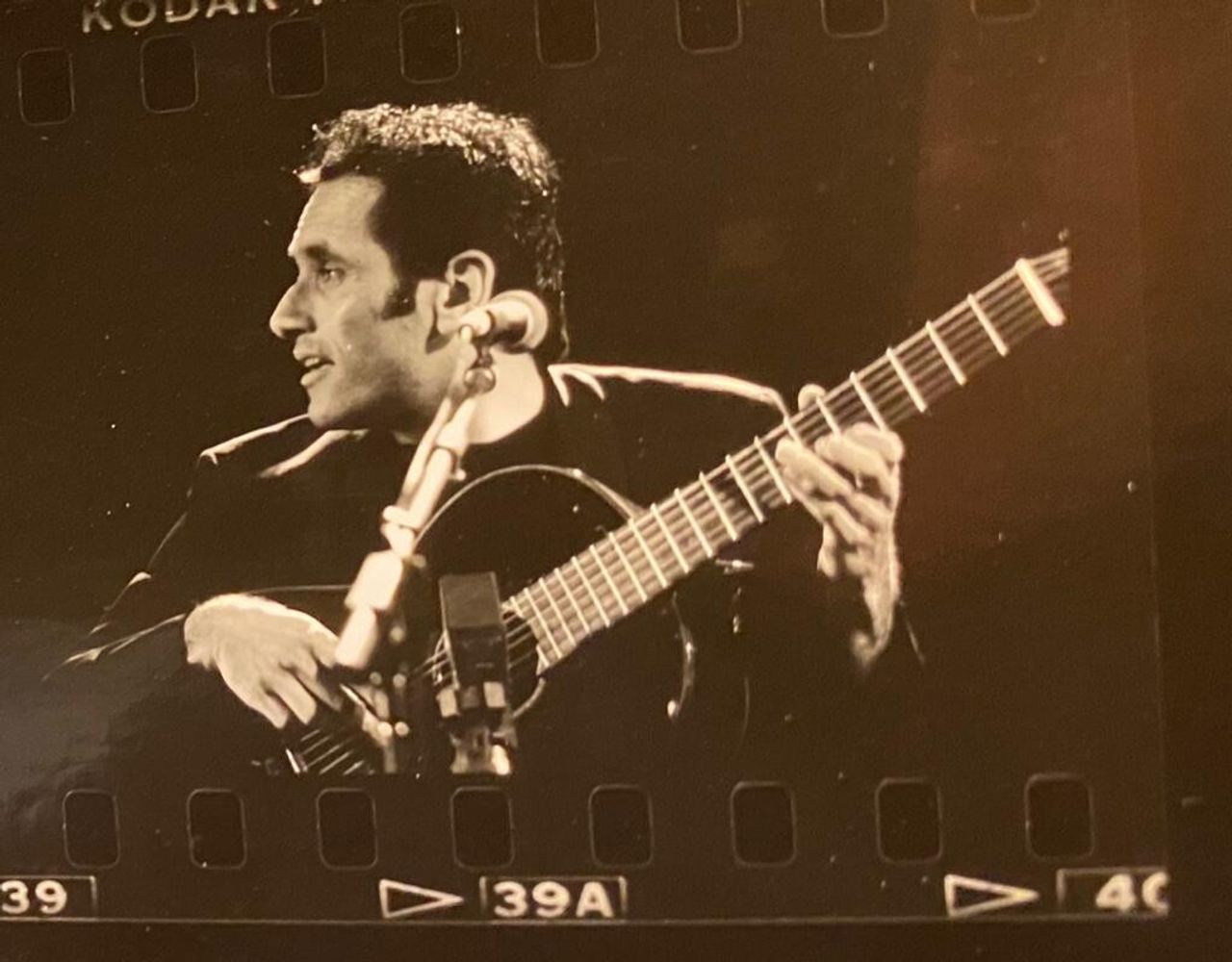 Broza performing at a concert. (Courtesy David Broza)