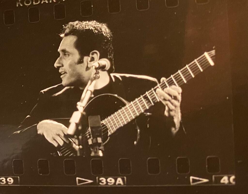 Broza performing at a concert. (Courtesy David Broza)