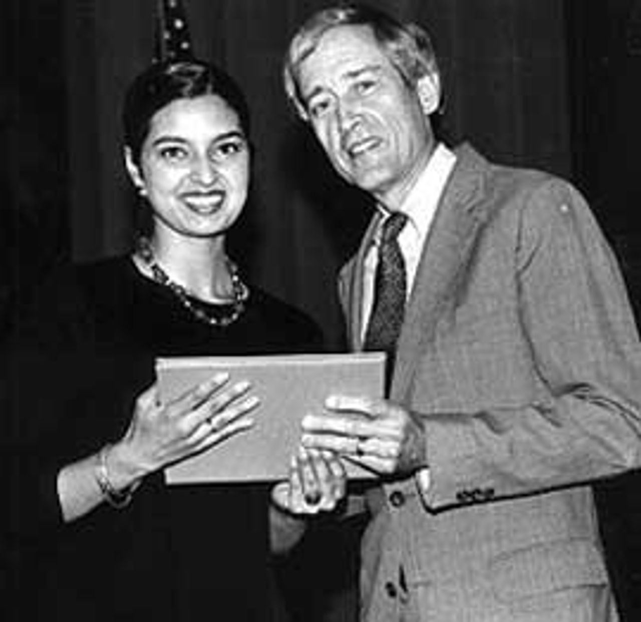 George Rupp, then Columbia University’s president, presenting Lahiri with the 2000 Pulitzer Prize in Fiction for her debut collection of short stories, Interpreter of Maladies. (Photo: Eileen Barroso. Courtesy Jhumpa Lahiri)